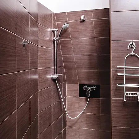 Moho E * Βρότσλαβ