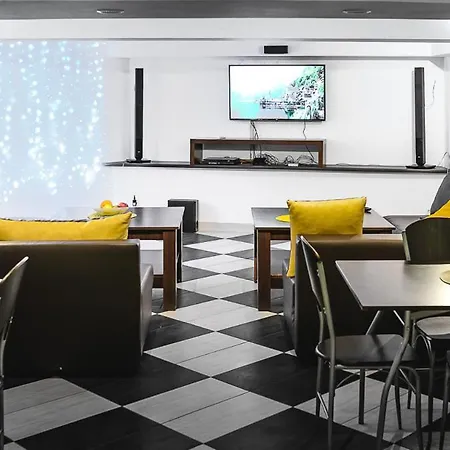 Moho E Hostel Hotel *